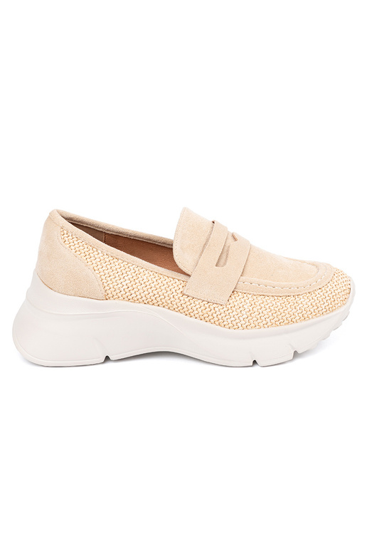 color marfil medio zapatos sobre una... color marfil medio zapatos sobre una...