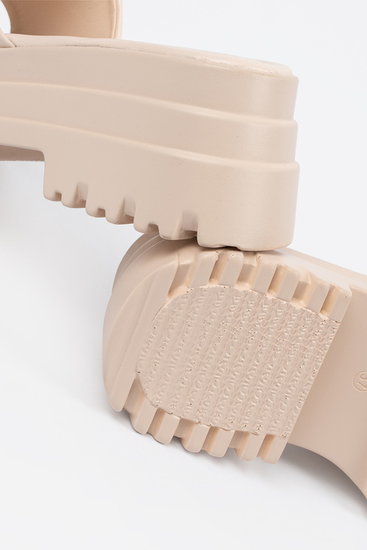 Zapatillas con una plataforma... Zapatillas con una plataforma...