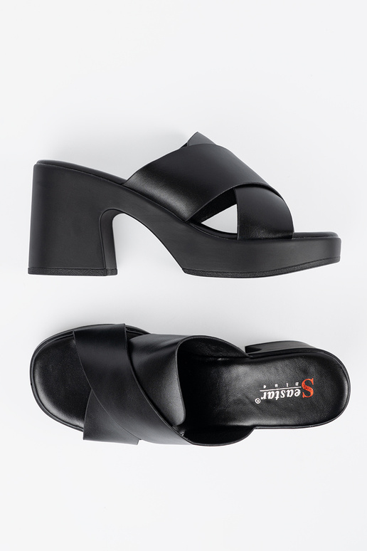 de color negro Zapatillas en el talon de color negro Zapatillas en el talon