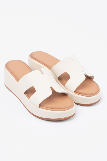 Zapatillas de mujer en un... 2