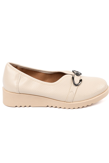 Zapatos de cuña con hebilla...