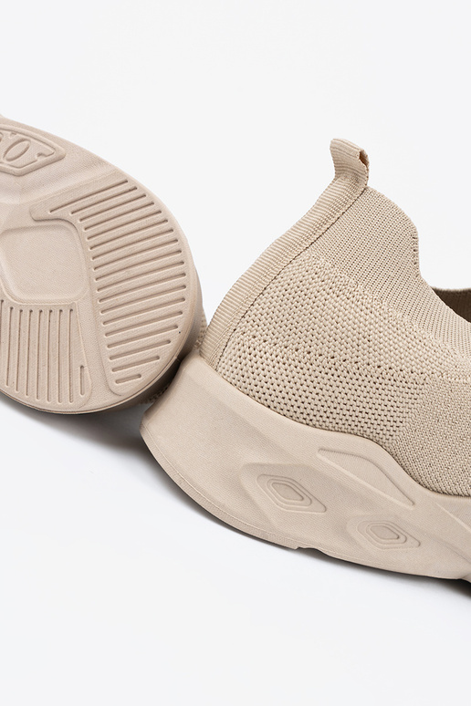 Zapatillas deportivas color arena con... Zapatillas deportivas color arena con...