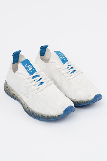 el color blanco zapatos... 2