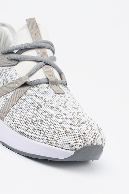 Zapatos deportivos blancos-grises de... Zapatos deportivos blancos-grises de...