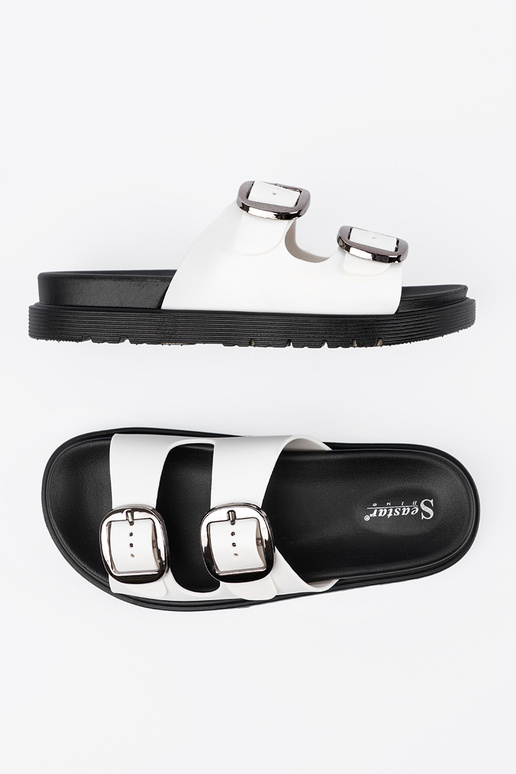 Chanclas color blanco con hebillas... Chanclas color blanco con hebillas...