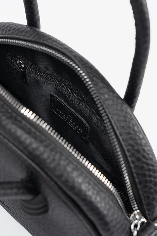 Monedero negro con correas