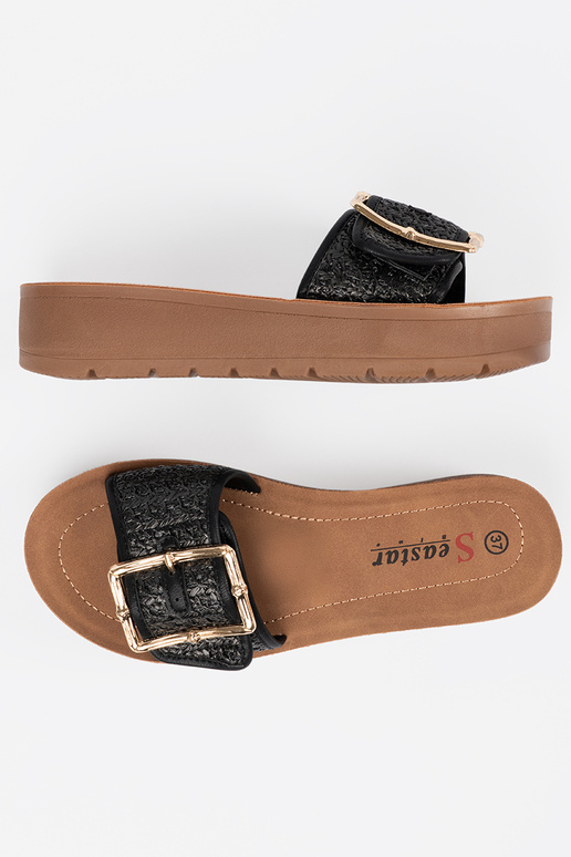 Chanclas color negro con hebilla dorada Chanclas color negro con hebilla dorada
