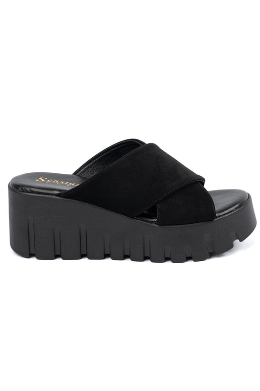 de gamuza Zapatillas mujer en una... de gamuza Zapatillas mujer en una...