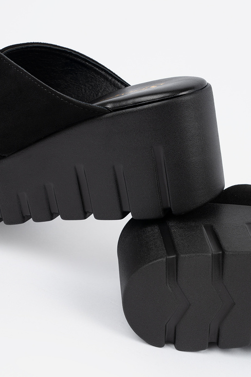 de gamuza Zapatillas mujer en una... de gamuza Zapatillas mujer en una...