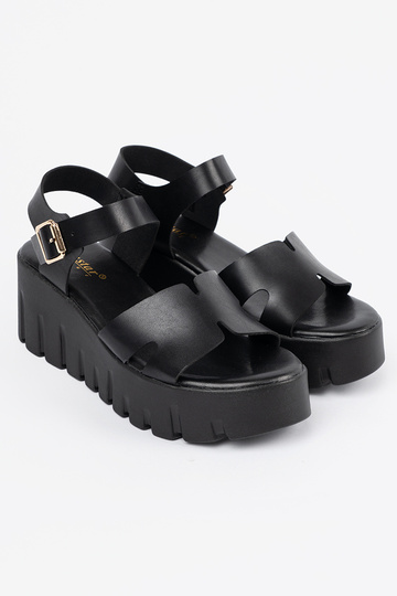 Zapatos con alta plataforma... 2