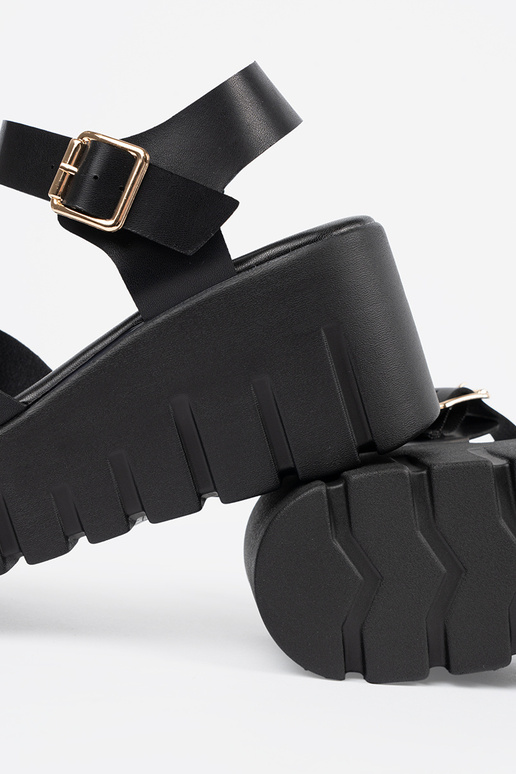 Zapatos con alta plataforma en negro Zapatos con alta plataforma en negro