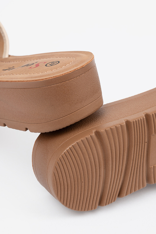 Zapatillas de varios colores con...