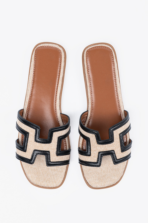 Chanclas con cortes decorativos Chanclas con cortes decorativos