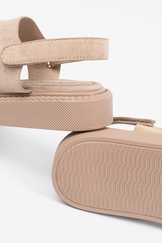 Zapatos de mujer color arena con... Zapatos de mujer color arena con...