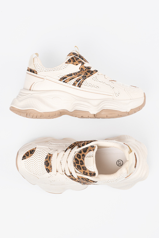 Zapatos de estilo deportivo con... Zapatos de estilo deportivo con...