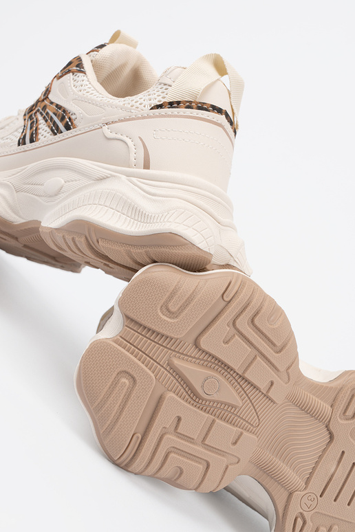 Zapatos de estilo deportivo con... Zapatos de estilo deportivo con...