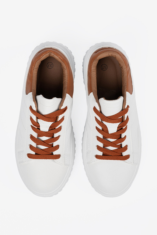 Zapatos de estilo deportivo color... Zapatos de estilo deportivo color...