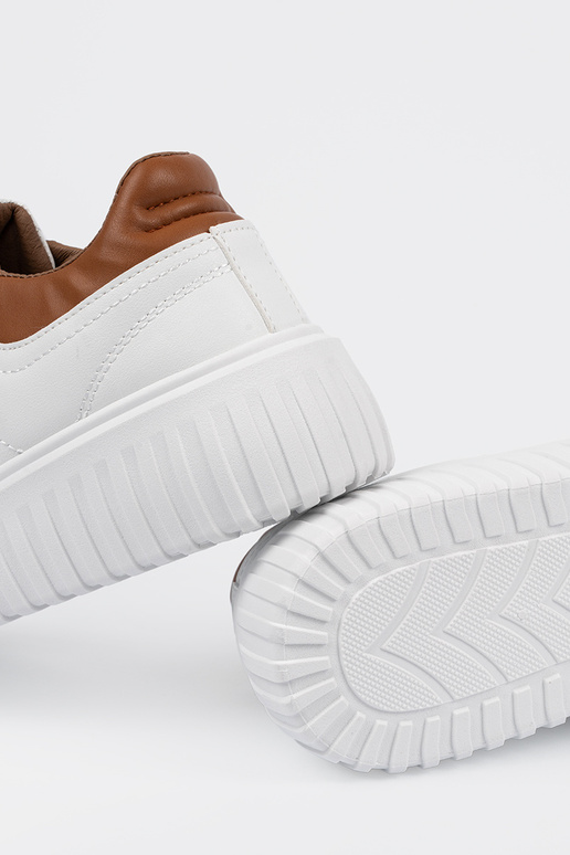 Zapatos de estilo deportivo color... Zapatos de estilo deportivo color...