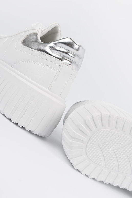 Zapatos de estilo deportivo color... Zapatos de estilo deportivo color...