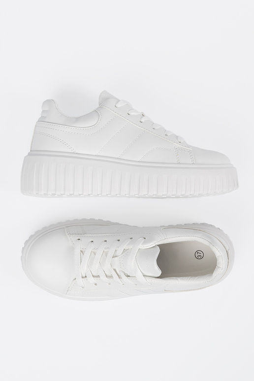 Zapatos de estilo deportivo color blanco Zapatos de estilo deportivo color blanco