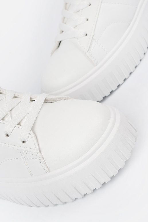 Zapatos de estilo deportivo color blanco Zapatos de estilo deportivo color blanco