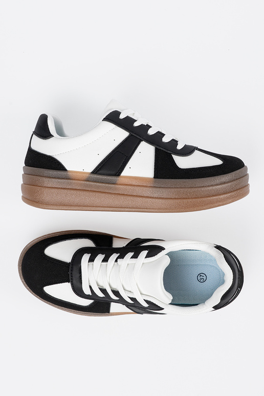 Zapatillas deportivas de estilo negro...