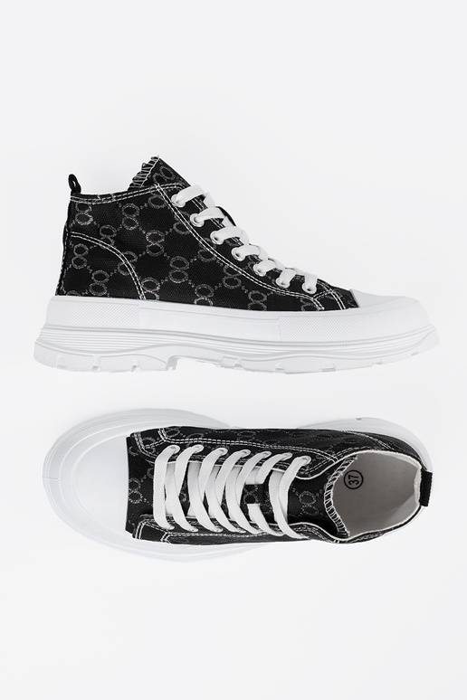 Zapatos color negro con cordones y...