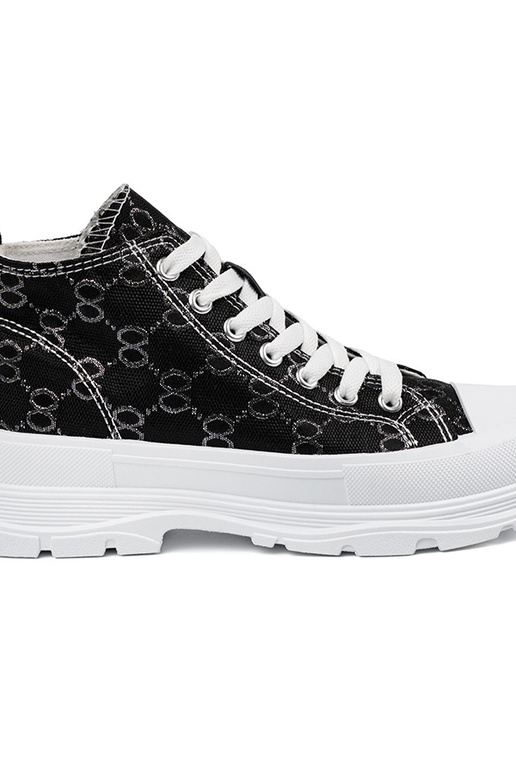 Zapatos color negro con cordones y...