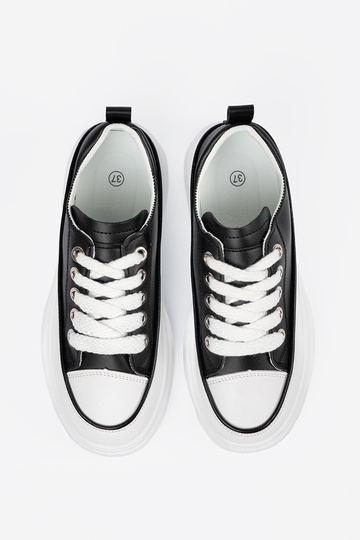 Zapatos de ocio en blanco y... 2