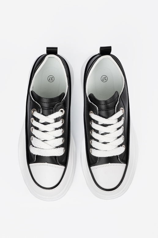 Zapatos de ocio en blanco y negro con... Zapatos de ocio en blanco y negro con...