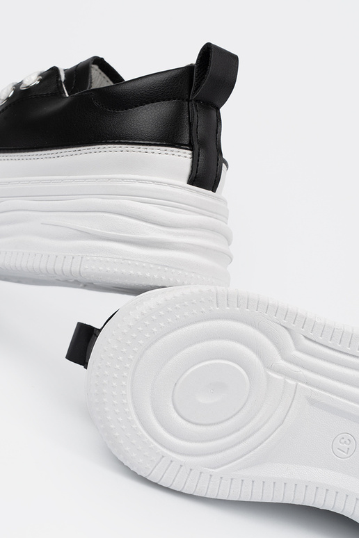 Zapatos de ocio en blanco y negro con... Zapatos de ocio en blanco y negro con...