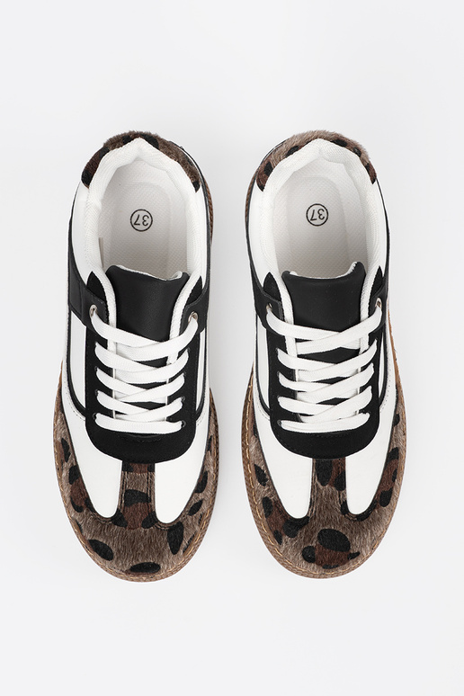 Zapatillas de estilo deportivo en... Zapatillas de estilo deportivo en...