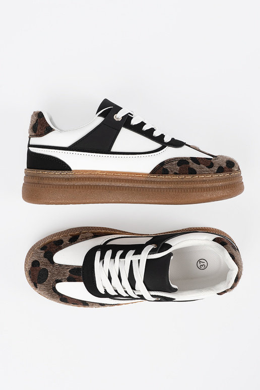 Zapatillas de estilo deportivo en... Zapatillas de estilo deportivo en...