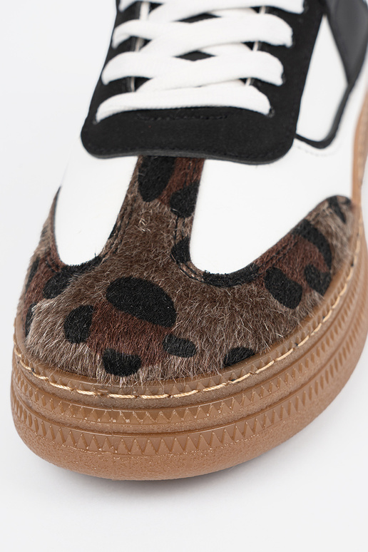 Zapatillas de estilo deportivo en... Zapatillas de estilo deportivo en...