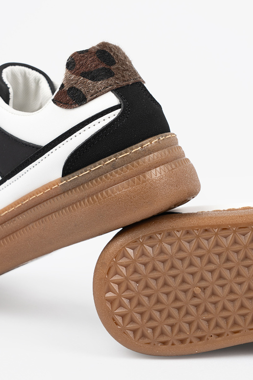 Zapatillas de estilo deportivo en... Zapatillas de estilo deportivo en...