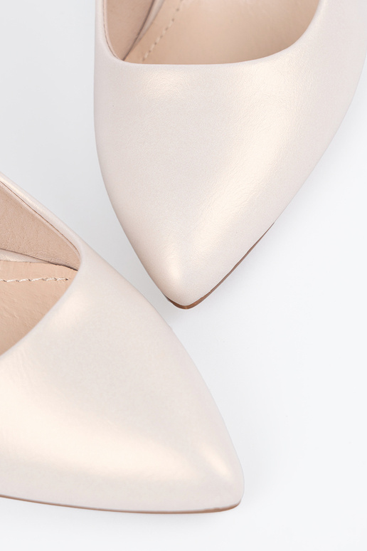 Zapatos de tacón clásico color arena...