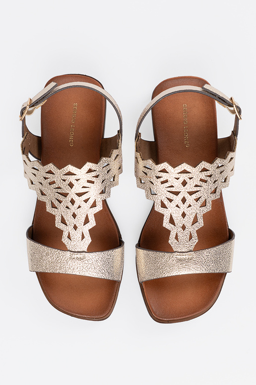 Sandalias de color marfil sobre...