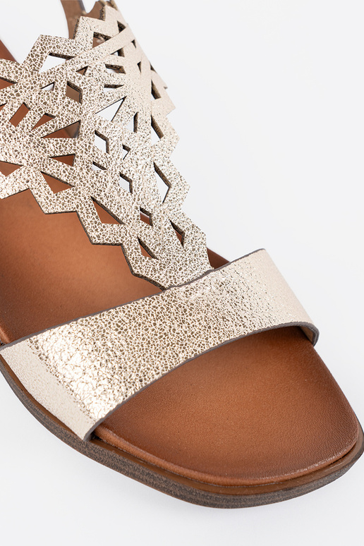 Sandalias de color marfil sobre...