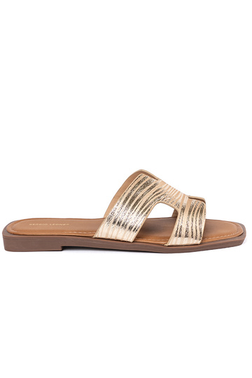 Chanclas de color dorado...