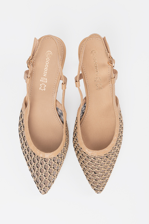 Zapatos de tacón altos calados de... Zapatos de tacón altos calados de...