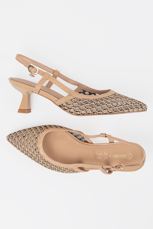 Zapatos de tacón altos calados de... Zapatos de tacón altos calados de...