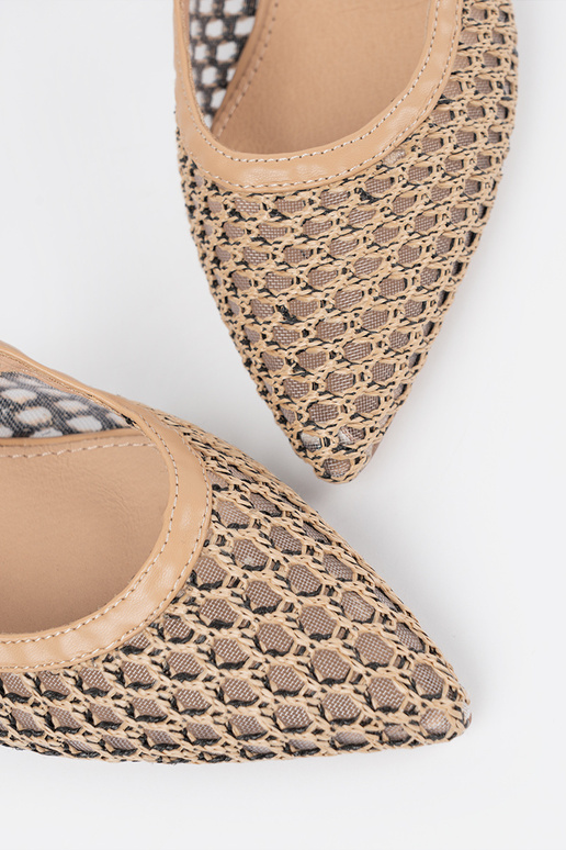 Zapatos de tacón altos calados de... Zapatos de tacón altos calados de...