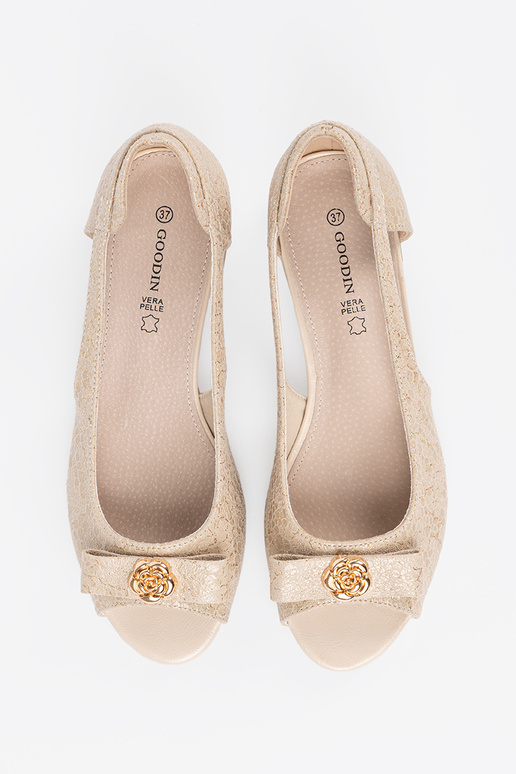 Mules con dedos al aire color dorado