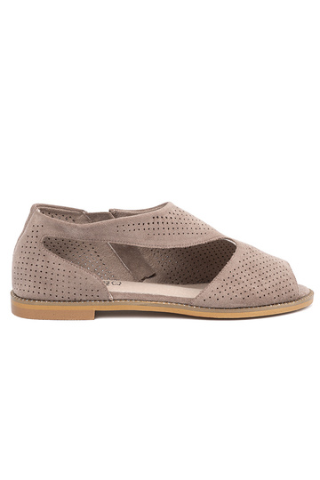 Sandalias planas caladas...