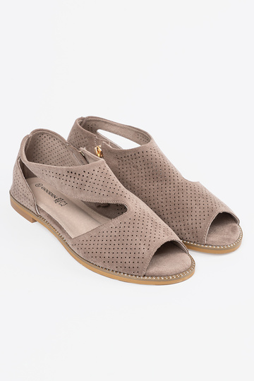 Sandalias planas caladas... 2