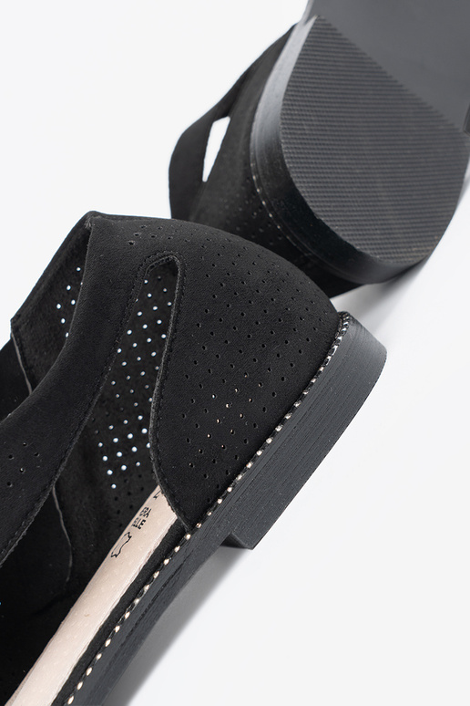 Sandalias planas caladas color negro