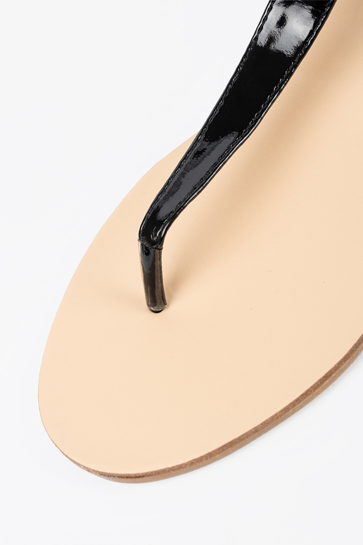 Sandalias planas negras de estilo... Sandalias planas negras de estilo...