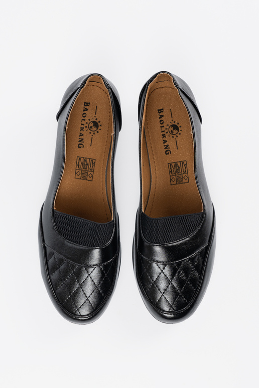 Zapatos de tacón negro de modelo...