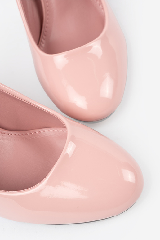 Zapatos de tacón rosas de charol