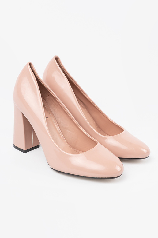 Zapatos de tacón color marfil de charol